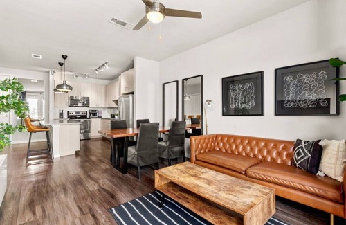 Arsenal Apartamento | Urban Connect Skyline View 1BR River-walk Pool