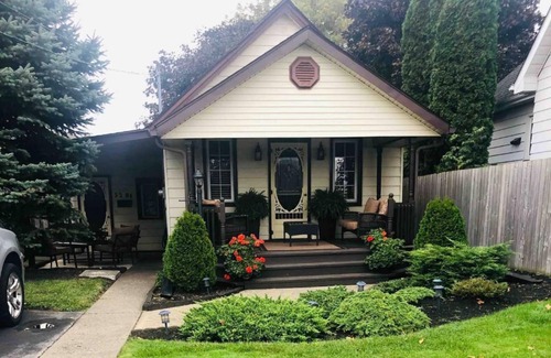 Niagara Falls Casa | Urban Cottage 1BR Mins Away Clifton Hill, Niagara
