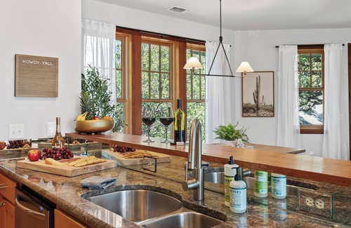 Travis Heights Casa | Urban Cowboy Villas - Heart of 704