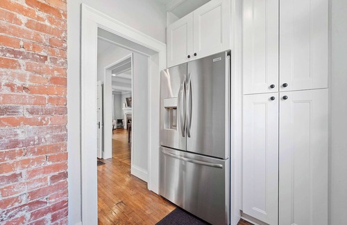 Franklin Park Casa | Urban Elegance Getaway