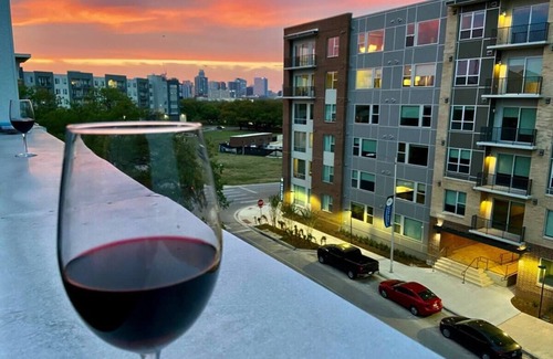 Riverside Casa | Urban Elegance: Luxury 4-Story Downtown Brownstone with Views & Free Parking