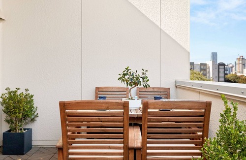 Riverside Casa | Urban Elegance: Luxury 4-Story Downtown Brownstone with Views & Free Parking