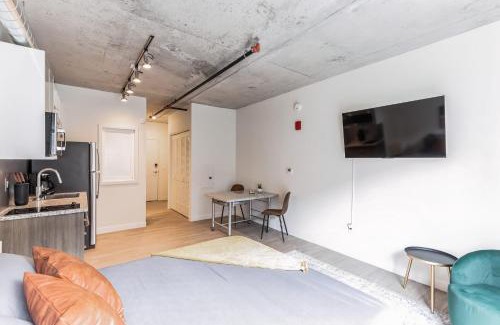 Gateway District Apartamento | Urban Elegance Studio Oasis Prime Location
