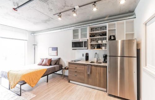 Gateway District Apartamento | Urban Elegance Studio Oasis Prime Location
