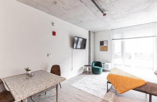 Gateway District Apartamento | Urban Elegance Studio Oasis Prime Location