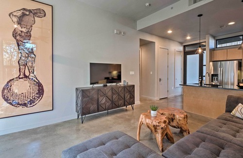 South Lamar Condominio | Urban Escape in SoLA w/ Private Patio!