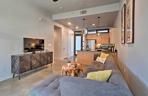 South Lamar Condominio | Urban Escape in SoLA w/ Private Patio!