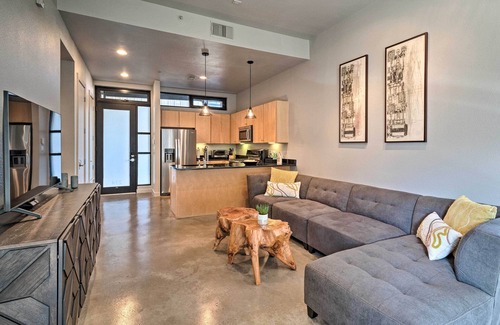 South Lamar Condominio | Urban Escape in SoLA w/ Private Patio!