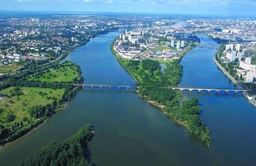 Saint-Sebastien-sur-Loire Cabaña | Acogedor Gîte Urbano con Terraza Privada, Climatización y Wifi, a 10 Min de Nantes