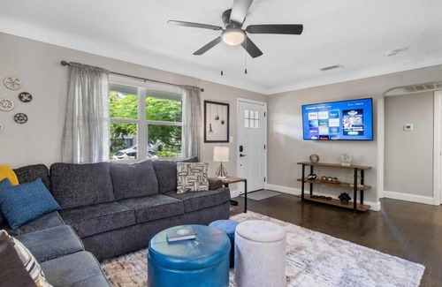 Historic Kenwood Casa | Urban Get-A-Way in Historic St Pete EAT SHOP PLAY