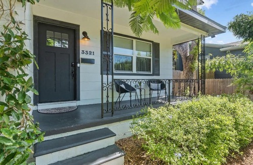 Historic Kenwood Casa | Urban Get-A-Way in Historic St Pete EAT SHOP PLAY