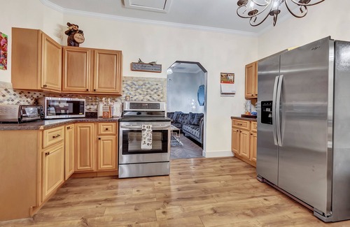 Logan Casa | 💎Urban Glam Gem💎 Rancher near Gonzaga w/GiG Internet