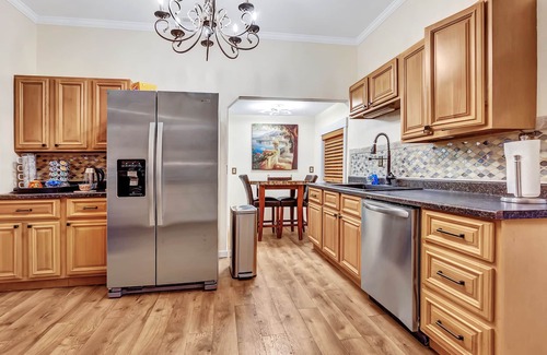 Logan Casa | 💎Urban Glam Gem💎 Rancher near Gonzaga w/GiG Internet