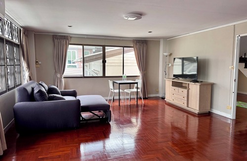 Wang Thonglang Casa | Urban Grace 5 Bedroom Spacious House Prime Location Near BTS Skytrain