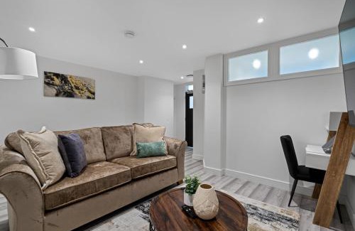 Swindon Apartamento | Urban Haven - 2 min from Station - Free Parking - Courtyard