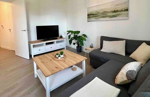 Bobigny Apartamento | Urban Haven by the Canal