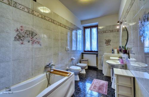 Limbiate Apartamento | Urban House - un angolo di relax con terrazza in Lombardia