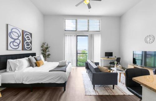 Five Points South Apartamento | Urban King Loft Perfect for City Explorers