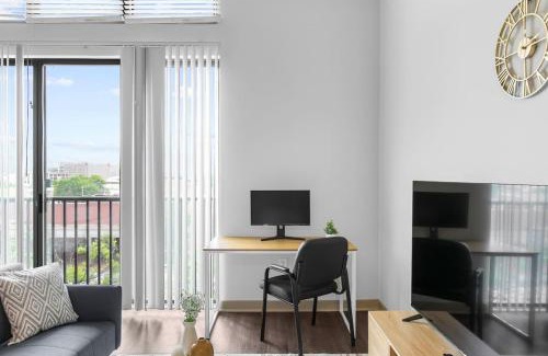 Five Points South Apartamento | Urban King Loft Perfect for City Explorers