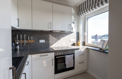 Flensburg Apartamento | Urban living with fjord view, parking space, water view, WLAN