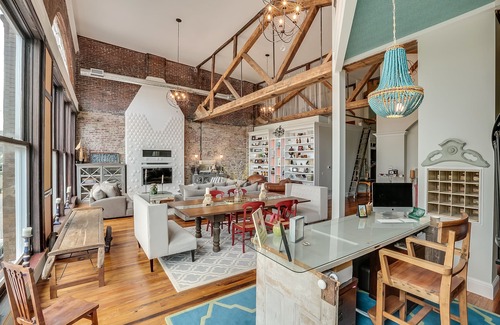 Shelbyville Apartamento | Urban Loft Downtown Shelbyville - * 5,000 Pies Cuadrados, Capacidad 17