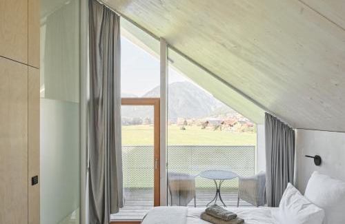 Maurach Casa | Urban Mountain Splitlevel with Lake View
