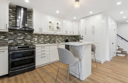 East Credit Casa | Urban Nest Home 4bed 4bath | Parking | Baby Crib