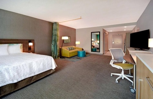 Downtown Tucson Hotel | Urban Oasis: 2 Pet-friendly Units, Parking! Close to Tucson Botanical Garden