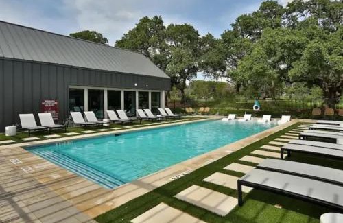 West Oak Hill Apartamento | Urban Oasis 2BD 2BR Apartment