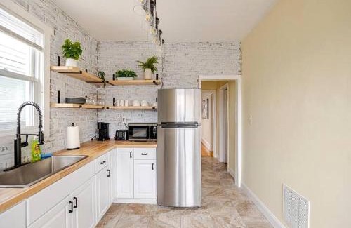 Jersey City Apartamento | Urban Oasis 3BR Apt with Iconic WTC View