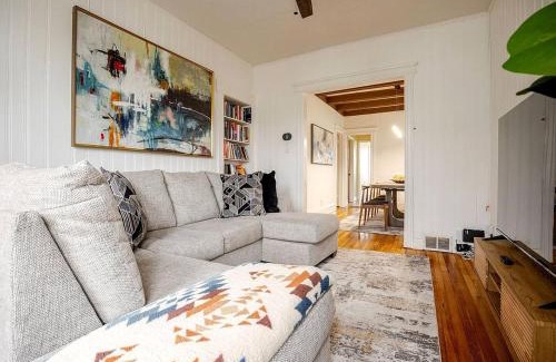 Jersey City Apartamento | Urban Oasis 3BR Apt with Iconic WTC View
