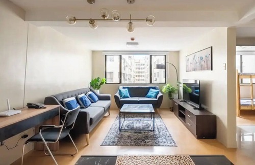 Taytay Condominio | Urban Oasis 3BR Condo in Manila King & Queen bed