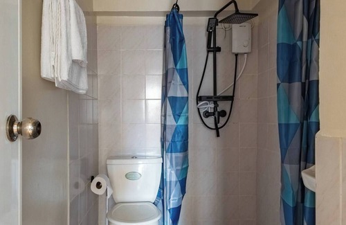 Taytay Condominio | Urban Oasis 3BR Condo in Manila King & Queen bed