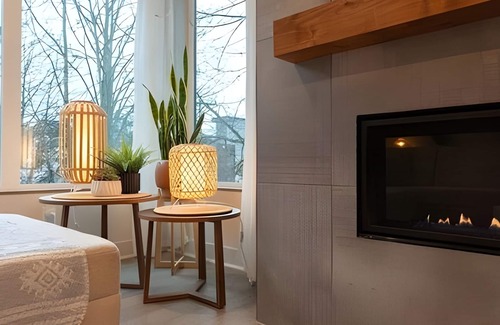 Atlantic Casa | Urban Oasis: 3BR3BTH w/Rooftop and View, Fireplace
