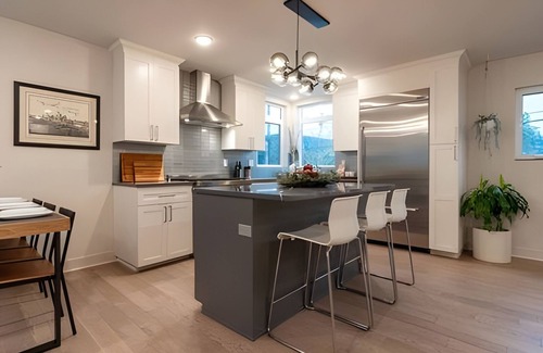 Atlantic Casa | Urban Oasis: 3BR3BTH w/Rooftop and View, Fireplace