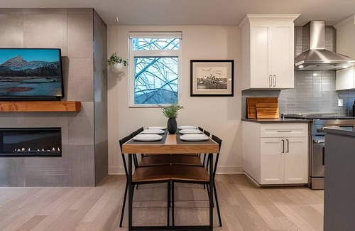 Atlantic Casa | Urban Oasis: 3BR3BTH w/Rooftop and View, Fireplace