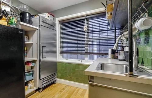 Cornwall Apartamento | Urban Oasis: 4BR Rooftop Retreat With Hot Tub