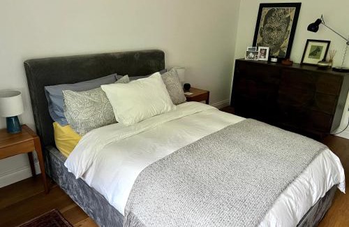 Clissold Apartamento | Urban Oasis Chic 1BR Flat with Spacious Garden