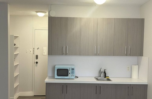 Eau Claire Apartamento | Urban Oasis: Chic Studio in Downtown Calgary