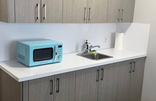 Eau Claire Apartamento | Urban Oasis: Chic Studio in Downtown Calgary