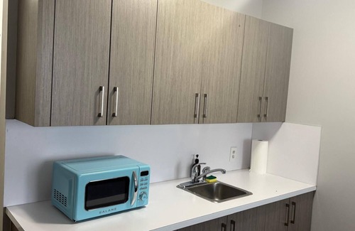 Eau Claire Apartamento | Urban Oasis: Chic Studio in Downtown Calgary