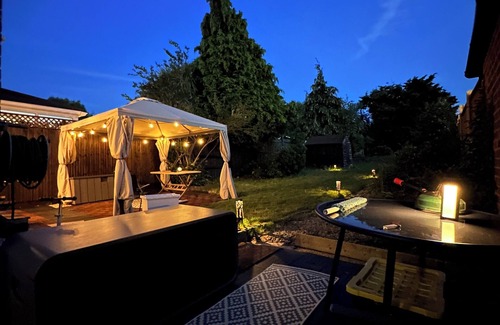 Mottingham and Chislehurst North Casa | Urban Oasis entire house 3 beds 2 living room with expansive garden