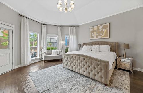 Plano Casa | Urban Oasis in Plano 5BD & Heated Pool