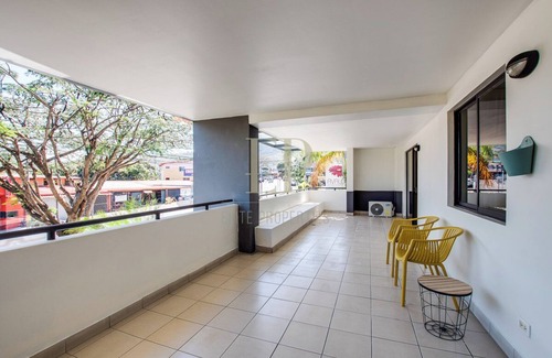 Santa Ana Apartamento | Urban Oasis in Santa Ana Centro: 2BR & Terrace near Everything