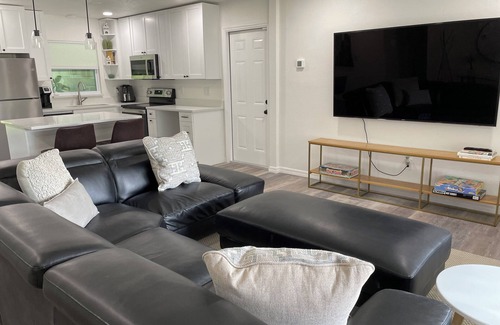 Brandon Casa | Urban oasis mins to Airport, Downtown Tampa with Free WIFI and parking