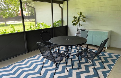 Brandon Casa | Urban oasis mins to Airport, Downtown Tampa with Free WIFI and parking