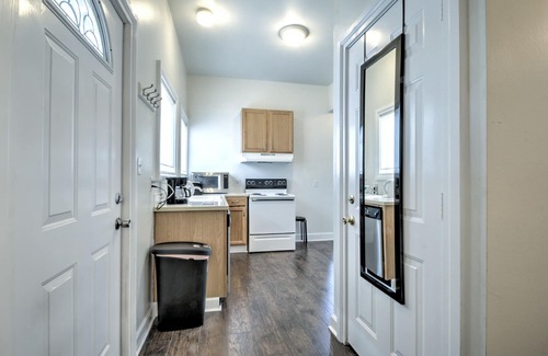 Broadway Casa | Urban Oasis near Downtown