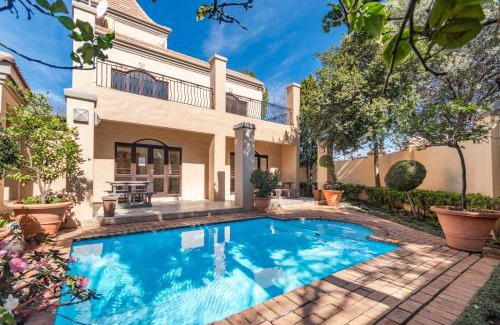 Lone Hill Apartamento | Urban Oasis Studio with balcony in Fourways