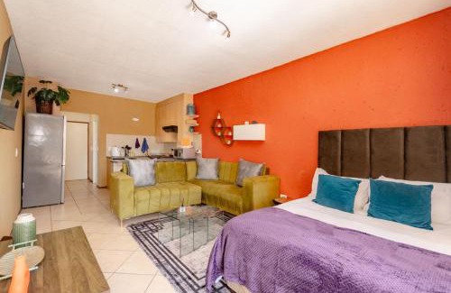 Lone Hill Apartamento | Urban Oasis Studio with balcony in Fourways