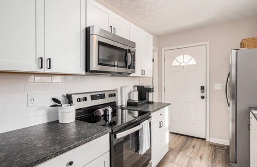 West Columbus Casa | Urban Oasis w/Hot Tub Near Downtown & Arena Dist.
